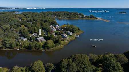 30 Cecil Ave North Kingstown, RI 02852