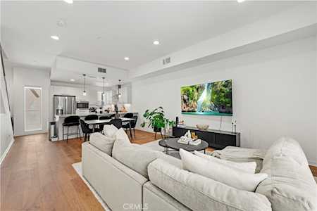 4825 Craner Ave North Hollywood, CA 91601