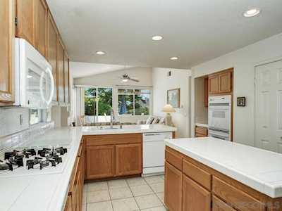 6043 Piros Way Oceanside, CA 92056