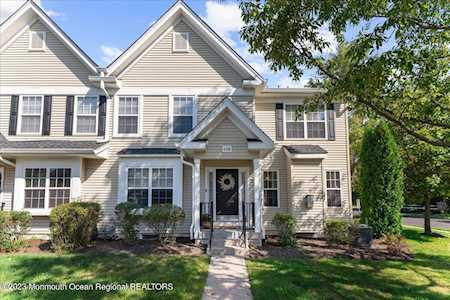 136 Brookfield Dr Jackson, NJ 08527