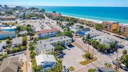 9895 1st St E #12 Treasure Island, FL 33706