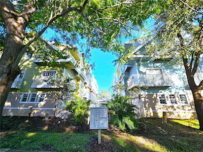 825 Grove St N St. Petersburg, FL 33701