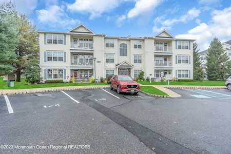 694 Saint Andrews Place Manalapan, NJ 07726