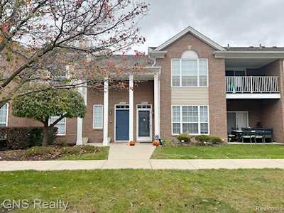16397 Grandview Dr Macomb, MI 48044
