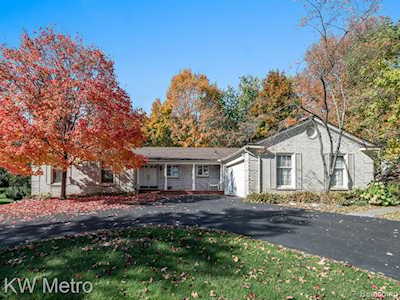 28727 Farmington Rd Farmington Hills, MI 48334