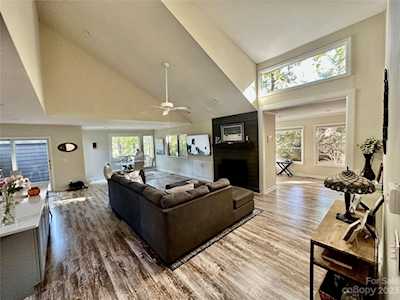 8911 St Croix Ln Charlotte, NC 28277