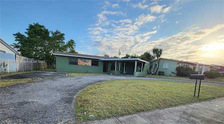 3840 NW 172nd Ter Miami Gardens, FL 33055