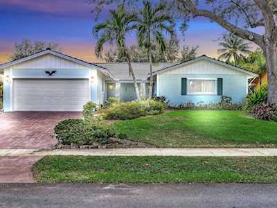 3264 Lakeview Drive Delray Beach, FL 33445