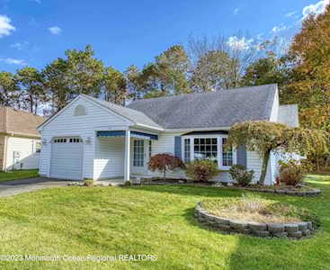 15 Beaver Hollow Dr Brick, NJ 08724