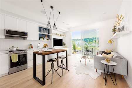 1075 Tillicum Rd #415 Esquimalt, BC V9A 2A4