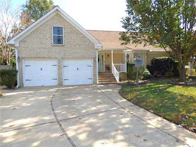 704 Sea Palling Lane Chesapeake, VA 23323