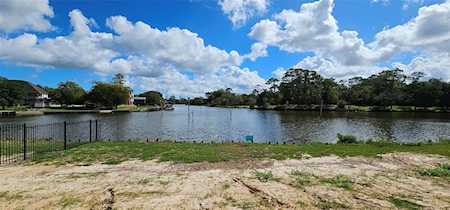 1918 Peacock Isle Dr Dickinson, TX 77539