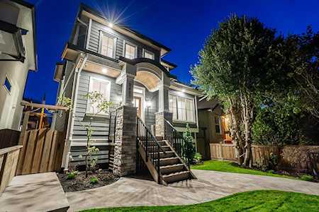 2452 Trinity Street Vancouver, BC V5K 1E1