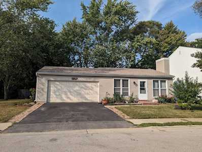 29W729 Stevens Ct Warrenville, IL 60555