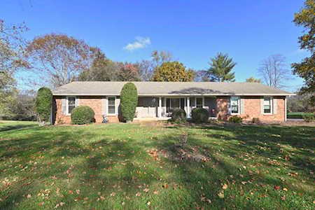 2012 Graceland Dr Goodlettsville, TN 37072