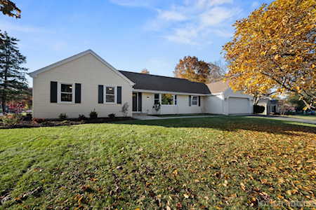 869 Woodland Hills Rd Batavia, IL 60510