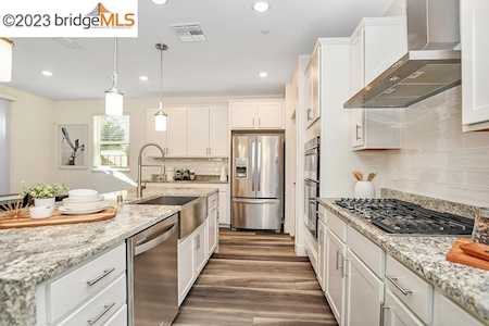 154 Canary Creek Way Brentwood, CA 94513