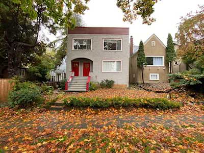 3718 W 16th Avenue #3716 Vancouver, BC V6R 3C4