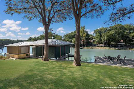351 River Springs Dr Seguin, TX 78155