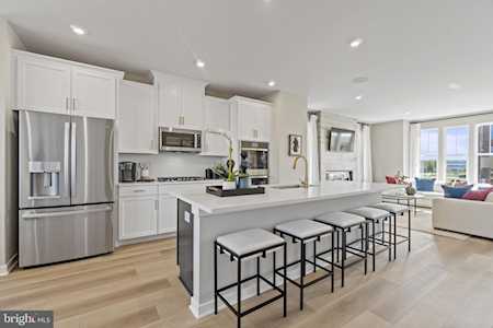 24125 Pissarro Dr Sterling, VA 20166