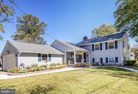127 Barclay Ln Cherry Hill, NJ 08034
