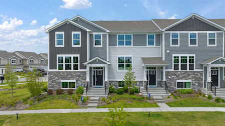 540 Wolverine Dr Aurora, IL 60502