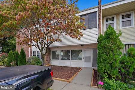 1222 Magnolia Ln Herndon, VA 20170
