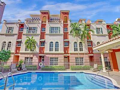 1033 NE 17th Way #1203 Fort Lauderdale, FL 33304