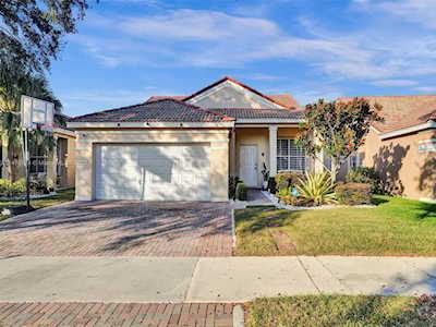 933 Falling Water Rd Weston, FL 33326