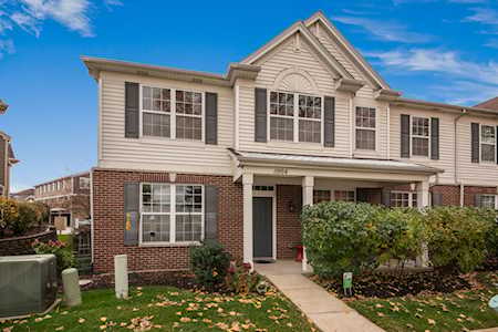 1004 Charlton Ln Naperville, IL 60563