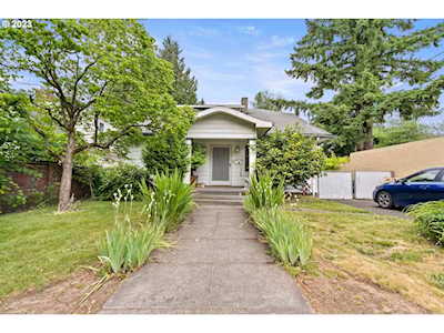 6225 SE Cesar E Chavez BLVD Portland, OR 97202