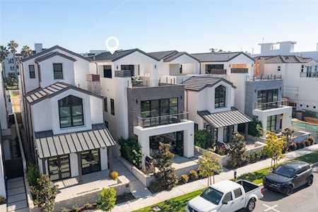 226 2nd St Huntington Beach, CA 92648