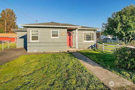 334 Roake Ave SE Castle Rock, WA 98611