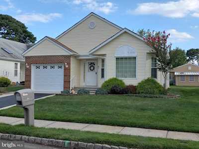 31 Portsmouth Dr Toms River, NJ 08757