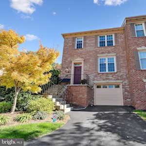 5937 Woodfield Estates Dr Alexandria, VA 22310