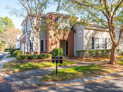 8806 Meadowmont View Dr Charlotte, NC 28269