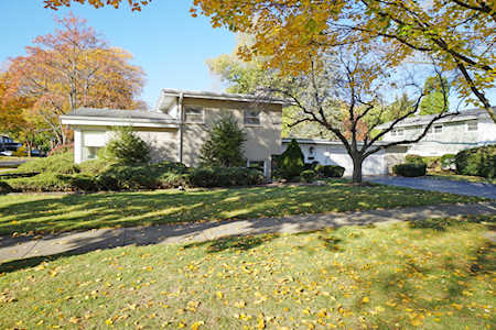 200 N Wilshire Ln Arlington Heights, IL 60004