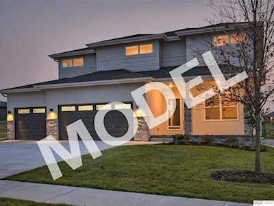 10506 S 103rd St Papillion, NE 68046