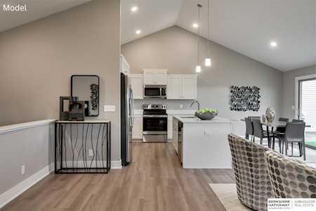 2601 Piney Creek Dr Elkhorn, NE 68022