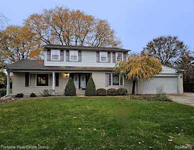 18633 Williams Ct Livonia, MI 48152