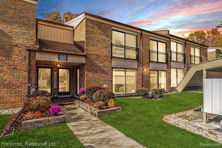 18336 University Park Dr Livonia, MI 48152