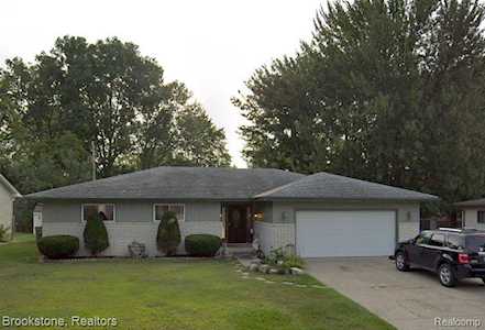 45410 Cumberland St Shelby Twp, MI 48317