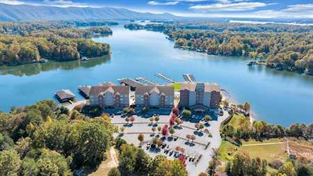 1217 Graves Harbor Huddleston, VA 24104