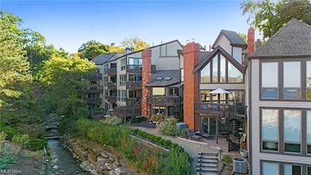 390 Darbys Run Bay Village, OH 44140