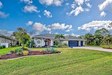 24 Long Meadow Ct Rotonda West, FL 33947