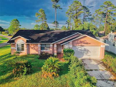 2670 Bentley Dr Deltona, FL 32738