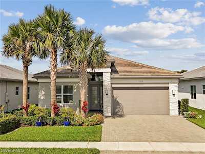 11528 Jacaranda Dr Naples, FL 34120