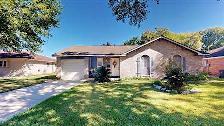 1914 Oaklawn St Sugar Land, TX 77498