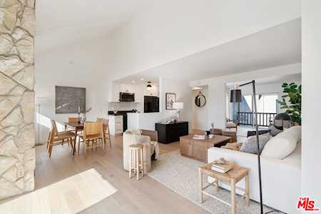 8740 Tuscany Ave #301 Playa Del Rey, CA 90293