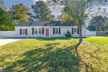 723 Dana Dr Chesapeake, VA 23321